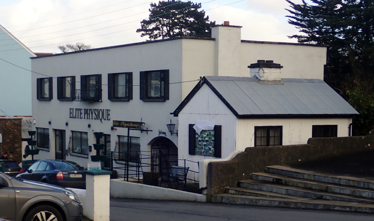 Copyright: Eric Jones. License: cc-by-sa/2.0. Source: https://www.geograph.ie/photo/5694593